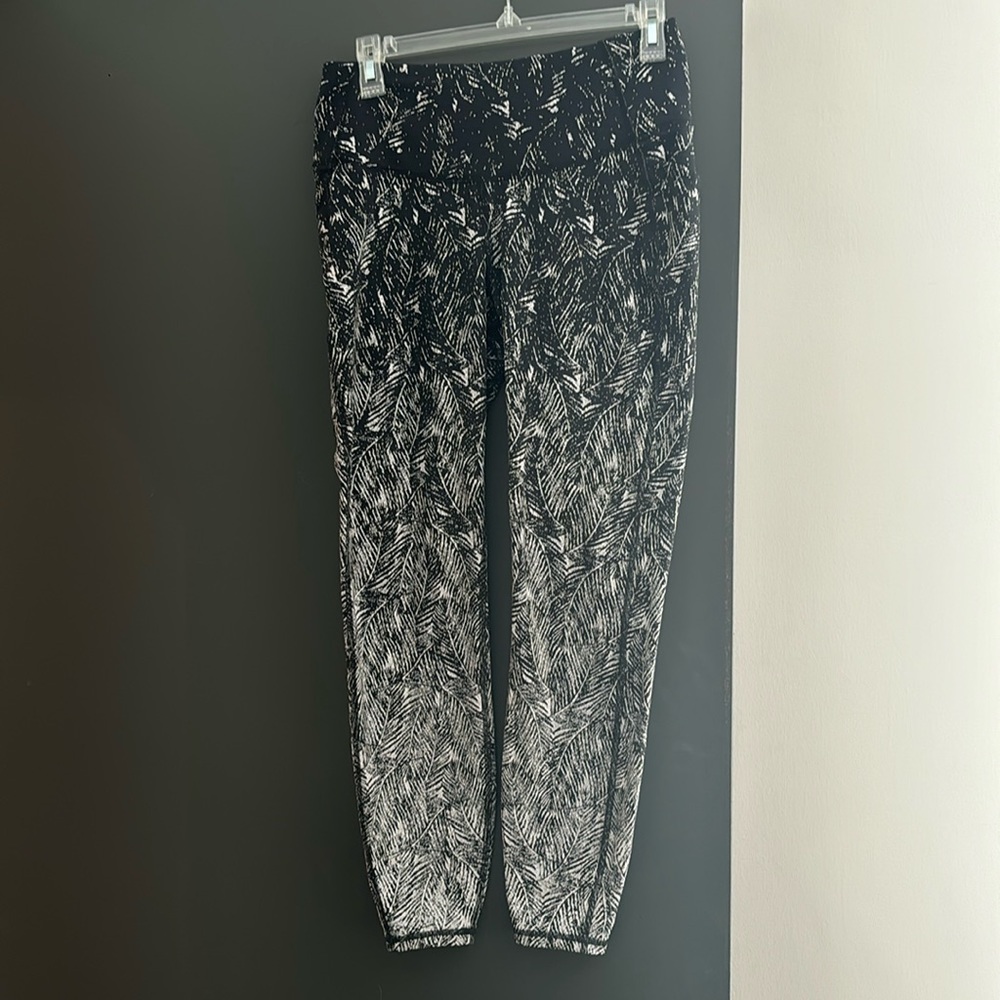 All in Motion Leggings Medium Black and White